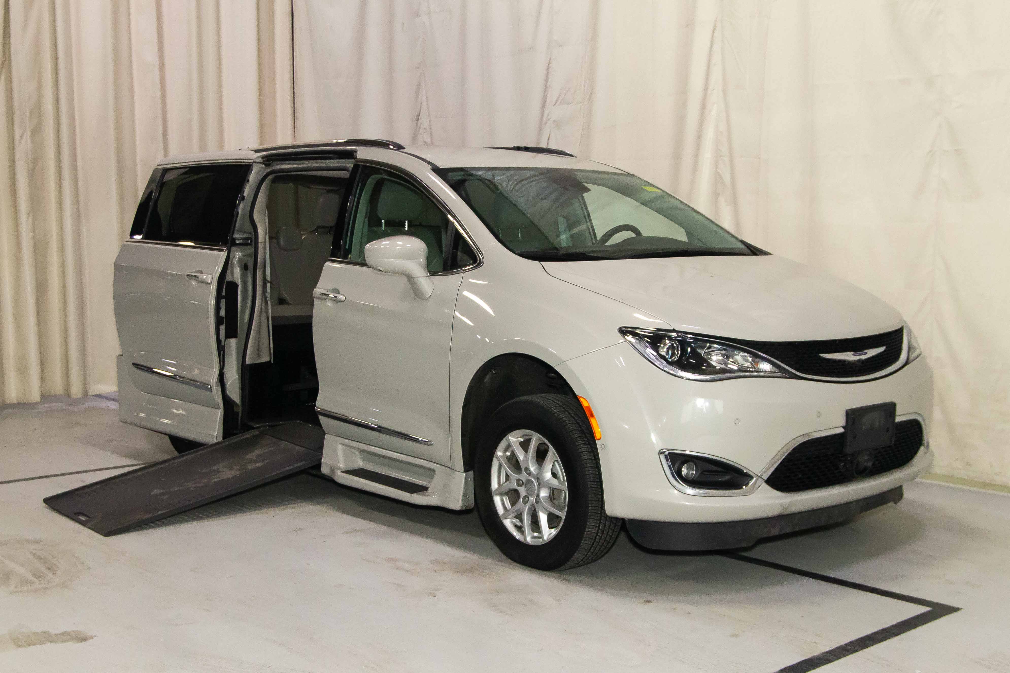 CHRYSLER PACIFICA TOURING L
