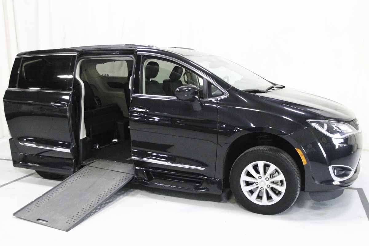 CHRYSLER PACIFICA TOURING-L