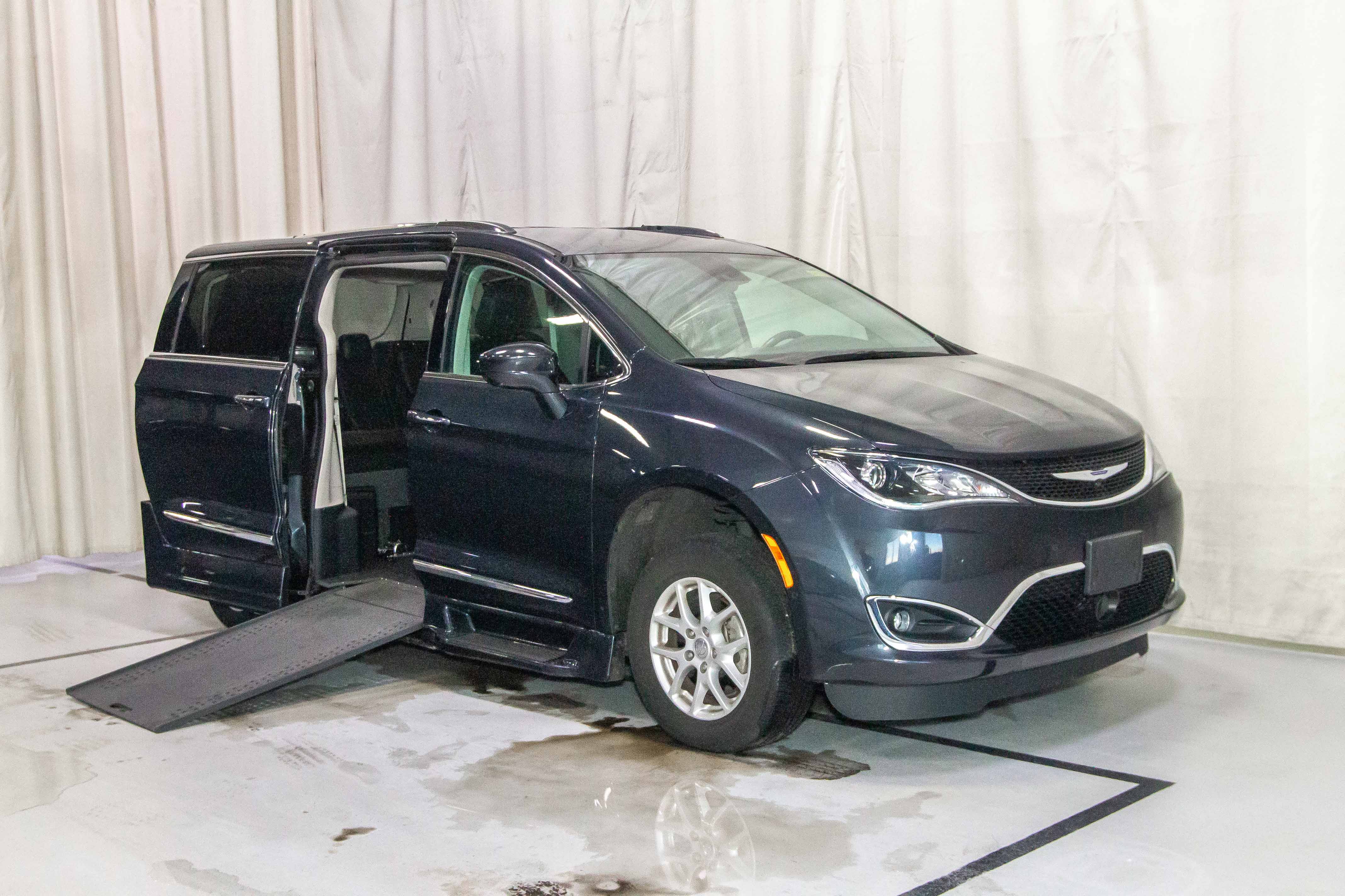CHRYSLER PACIFICA TOURING L