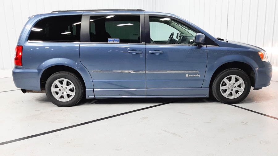 Used 2011 Chrysler Town & Country Touring with VIN 2A4RR5DG0BR797533 for sale in Savage, Minnesota