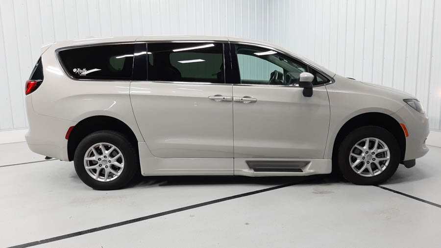 Used 2017 Chrysler Pacifica Touring with VIN 2C4RC1DG6HR736180 for sale in Savage, Minnesota