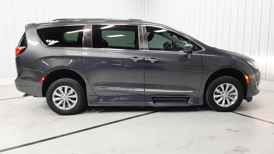 Used 2019 Chrysler Pacifica Touring L with VIN 2C4RC1BG0KR625229 for sale in Savage, Minnesota