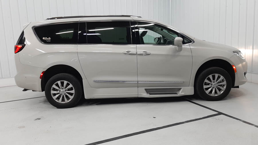 Used 2019 Chrysler Pacifica Touring L with VIN 2C4RC1BG3KR708685 for sale in Savage, Minnesota