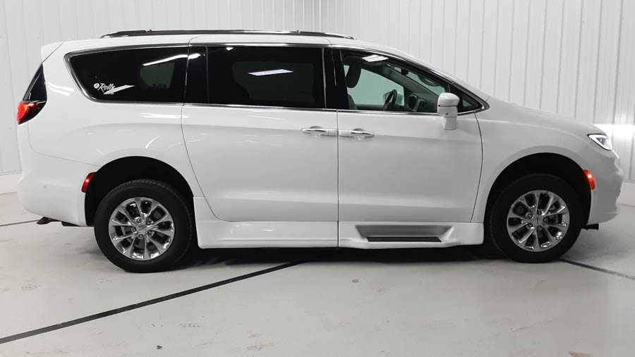 Used 2021 Chrysler Pacifica Touring L with VIN 2C4RC1BGXMR556746 for sale in Savage, Minnesota