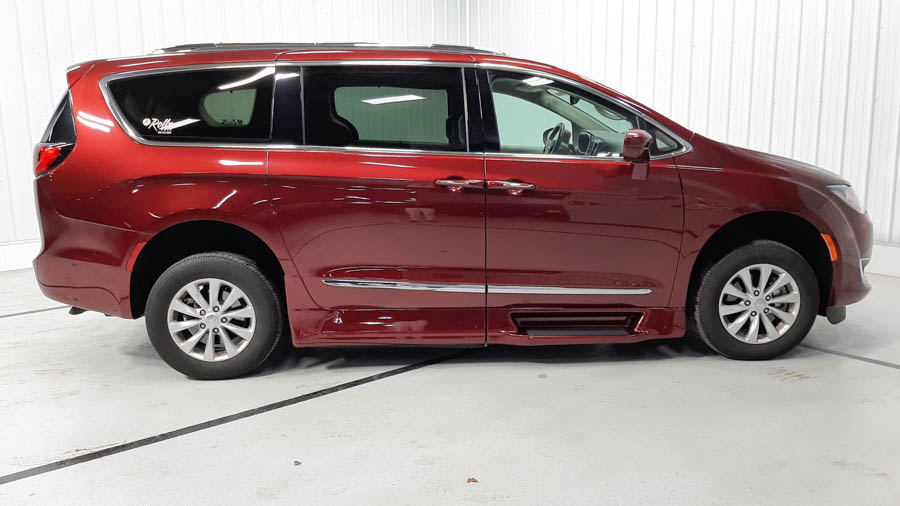Used 2019 Chrysler Pacifica Touring L with VIN 2C4RC1BG9KR559649 for sale in Savage, Minnesota
