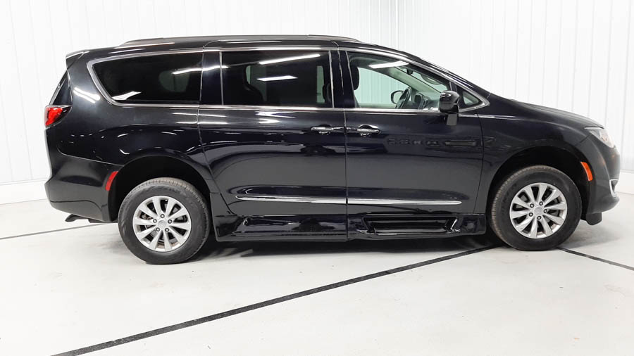 Used 2017 Chrysler Pacifica Touring-L with VIN 2C4RC1BG7HR831849 for sale in Savage, Minnesota