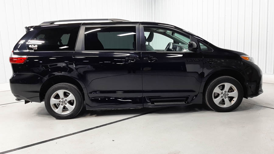 Used 2020 Toyota Sienna LE with VIN 5TDKZ3DC7LS056653 for sale in Savage, Minnesota