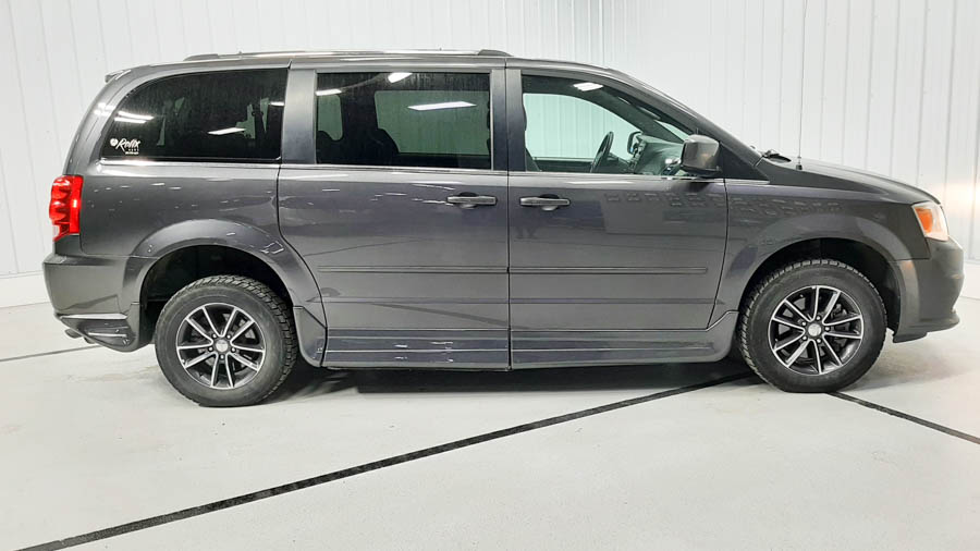 Used 2017 Dodge Grand Caravan SXT with VIN 2C4RDGCG5HR604433 for sale in Savage, Minnesota