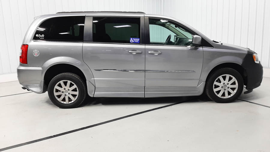Used 2016 Chrysler Town & Country Touring with VIN 2C4RC1BG1GR165361 for sale in Savage, Minnesota
