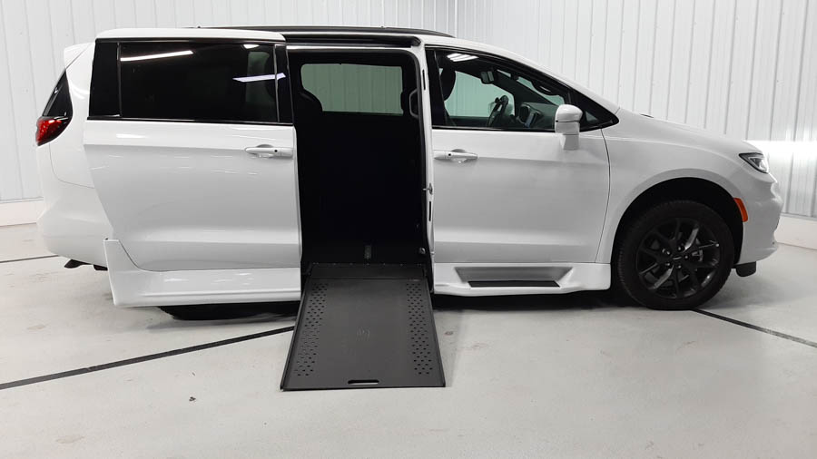 CHRYSLER PACIFICA TOURING L