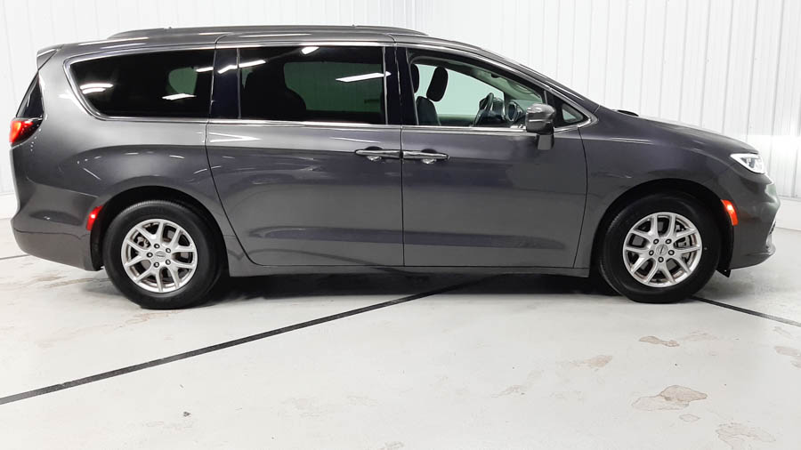 Used 2022 Chrysler Pacifica Touring L with VIN 2C4RC1BG9NR141399 for sale in Savage, Minnesota