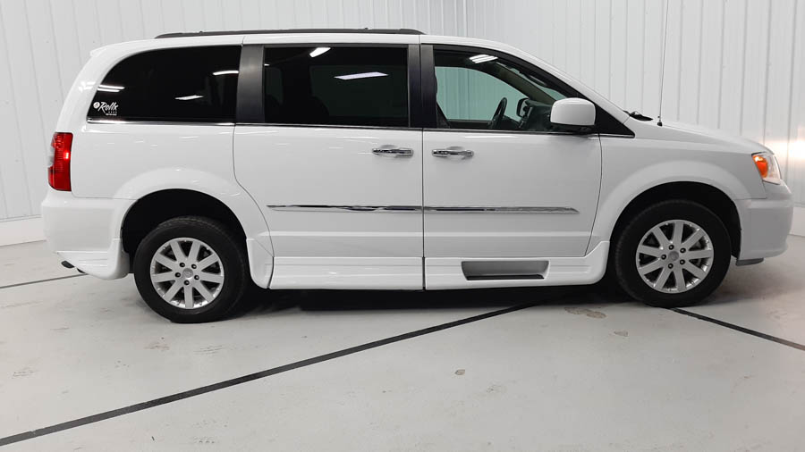Used 2016 Chrysler Town & Country Touring with VIN 2C4RC1BG1GR135521 for sale in Savage, Minnesota