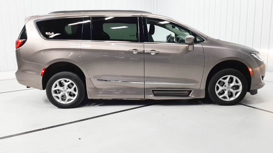 Used 2017 Chrysler Pacifica Touring-L with VIN 2C4RC1BG7HR810113 for sale in Savage, Minnesota