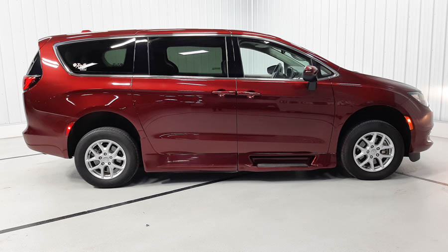 Used 2017 Chrysler Pacifica Touring with VIN 2C4RC1DG7HR804308 for sale in Savage, Minnesota