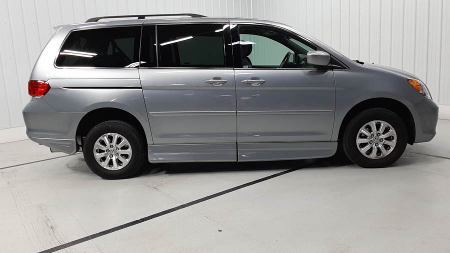Used 2009 Honda Odyssey EX-L with VIN 5FNRL38649B059057 for sale in Savage, Minnesota
