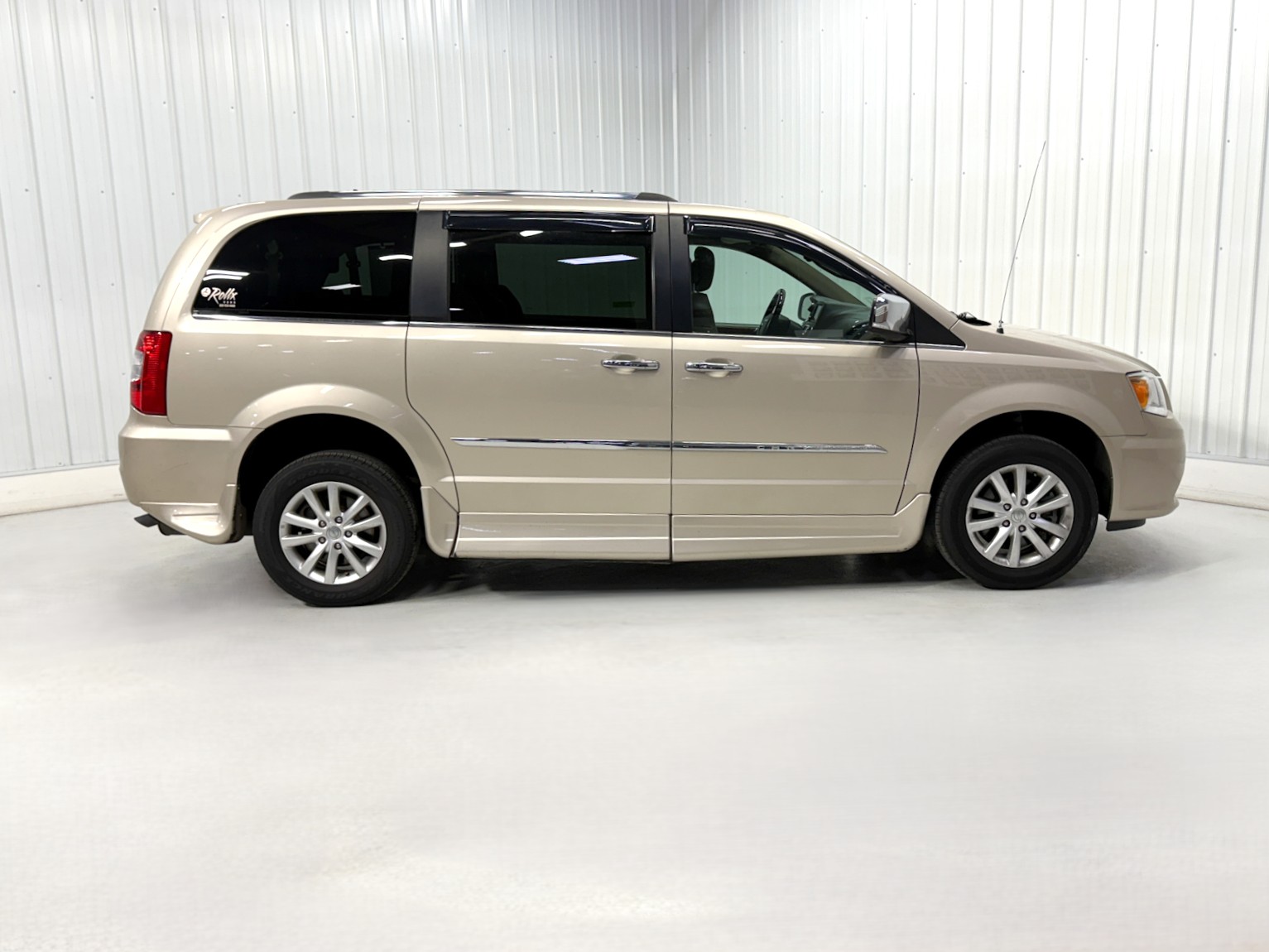 Used 2016 Chrysler Town & Country Limited Platinum with VIN 2C4RC1GG4GR269898 for sale in Savage, Minnesota