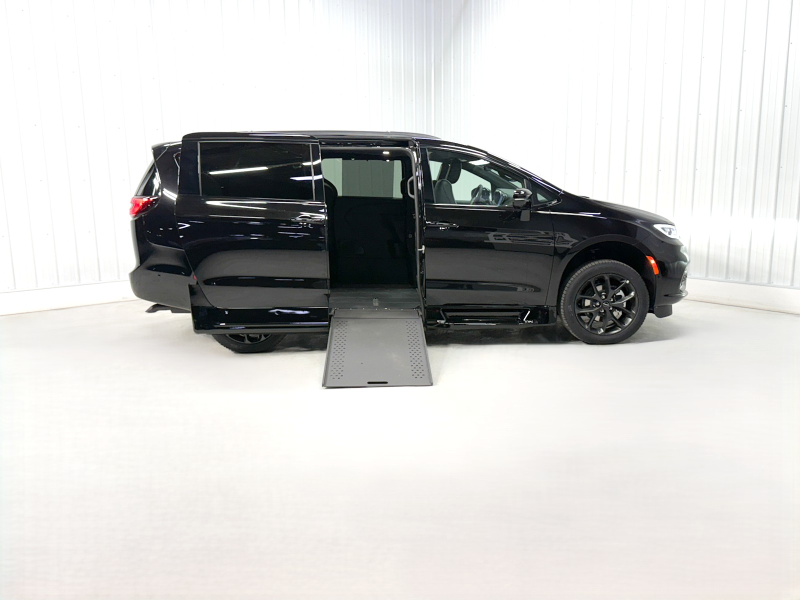 CHRYSLER PACIFICA LTD