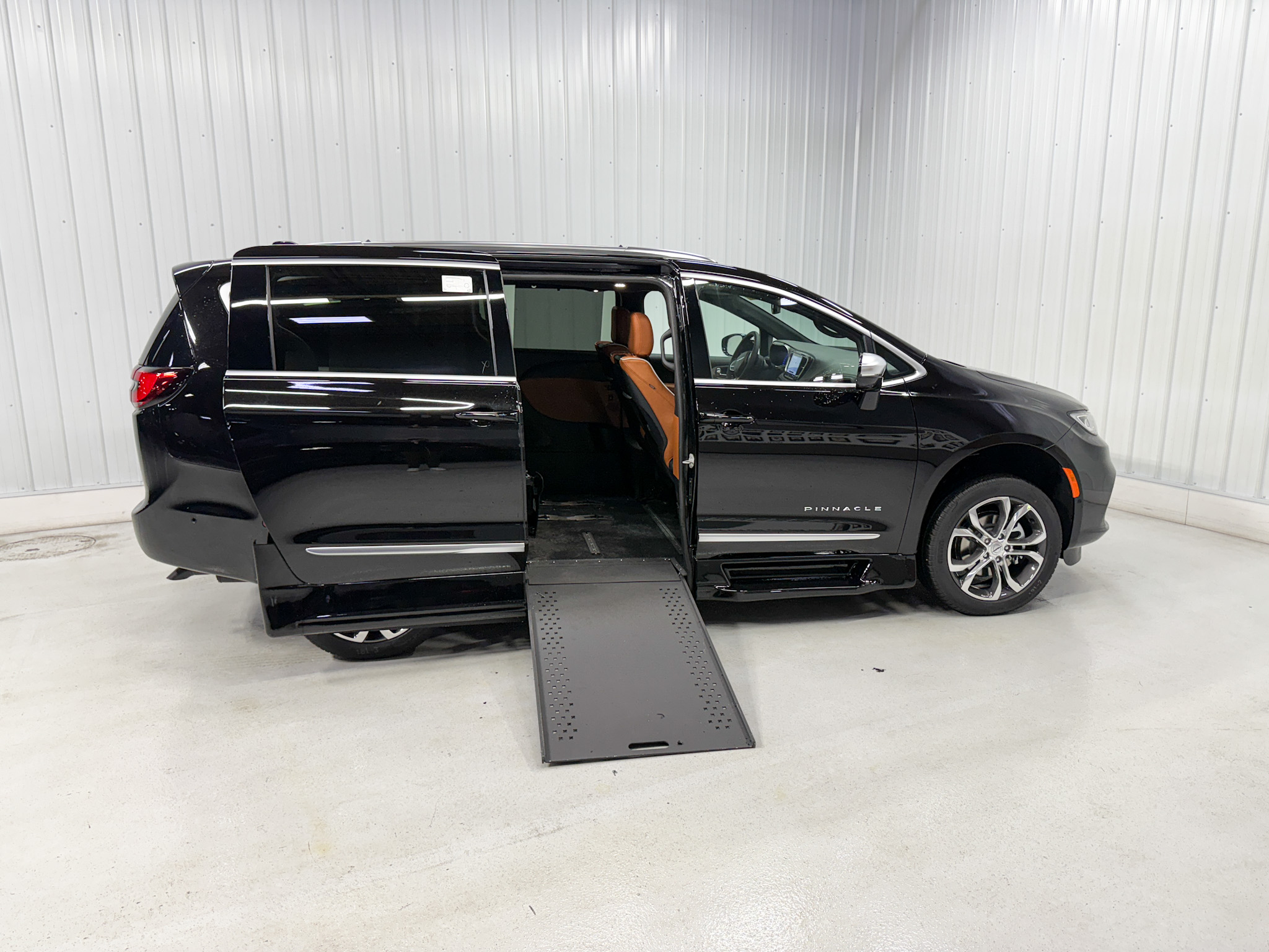 CHRYSLER PACIFICA PINNACLE