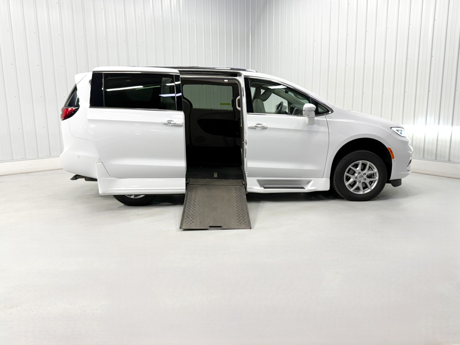 CHRYSLER PACIFICA TOURING L