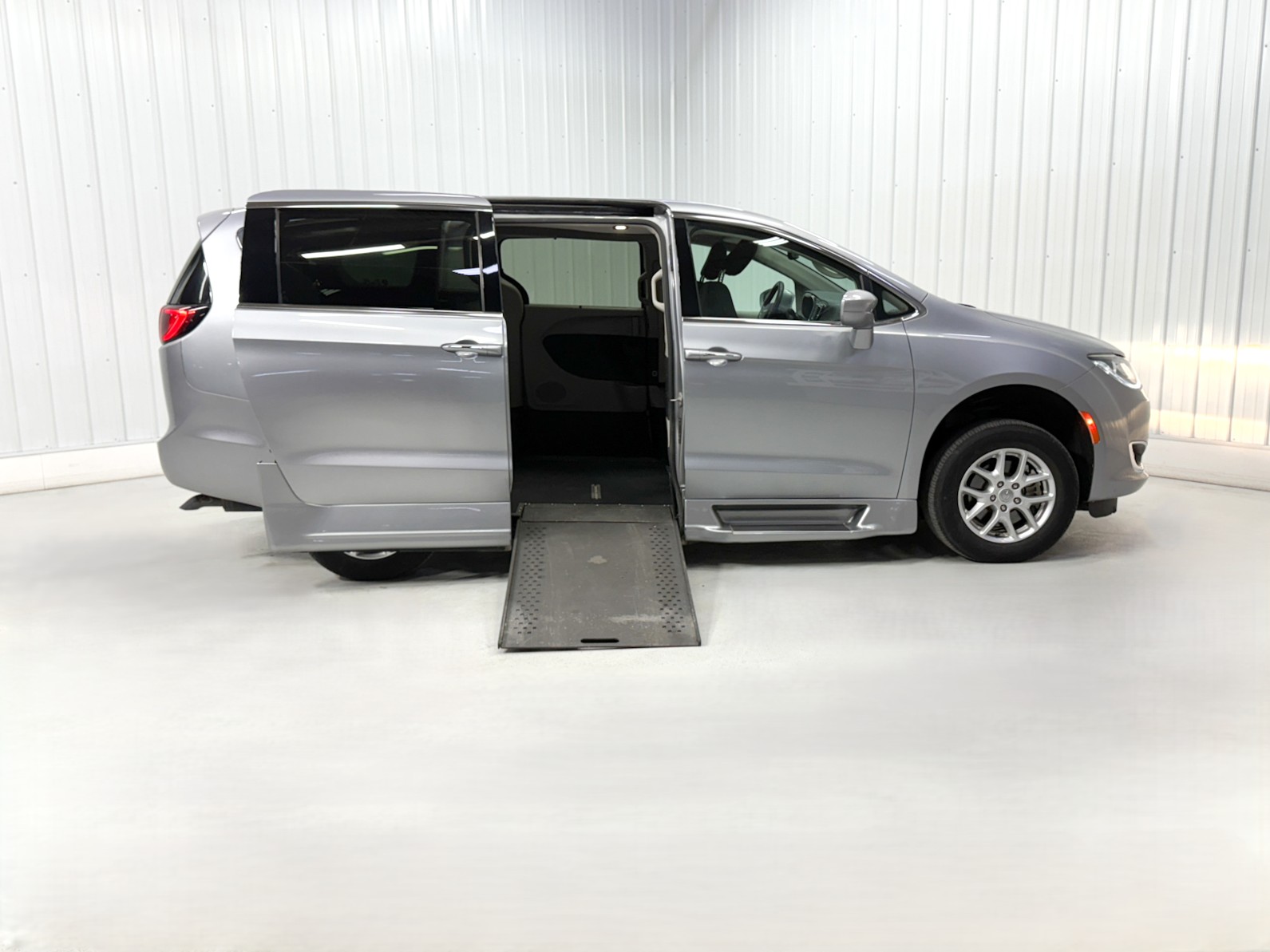 CHRYSLER PACIFICA TOURING