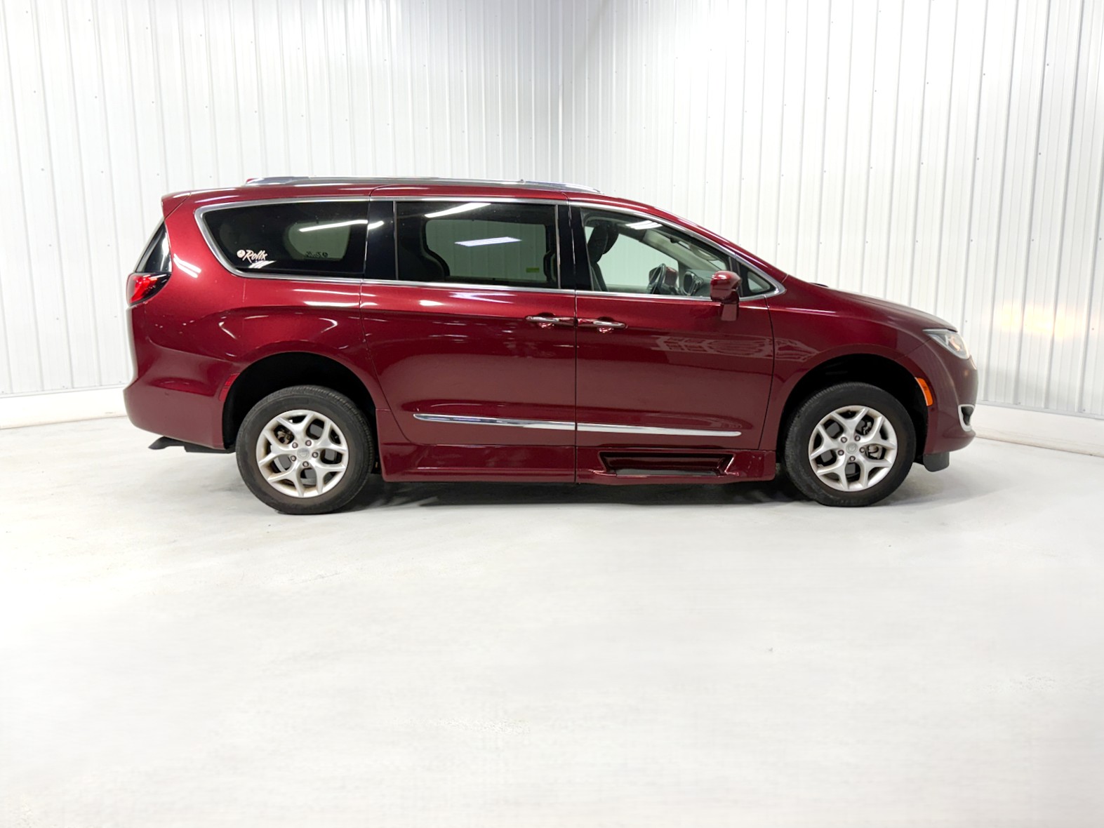 Used 2020 Chrysler Pacifica Touring L Plus with VIN 2C4RC1EG0LR287490 for sale in Savage, Minnesota