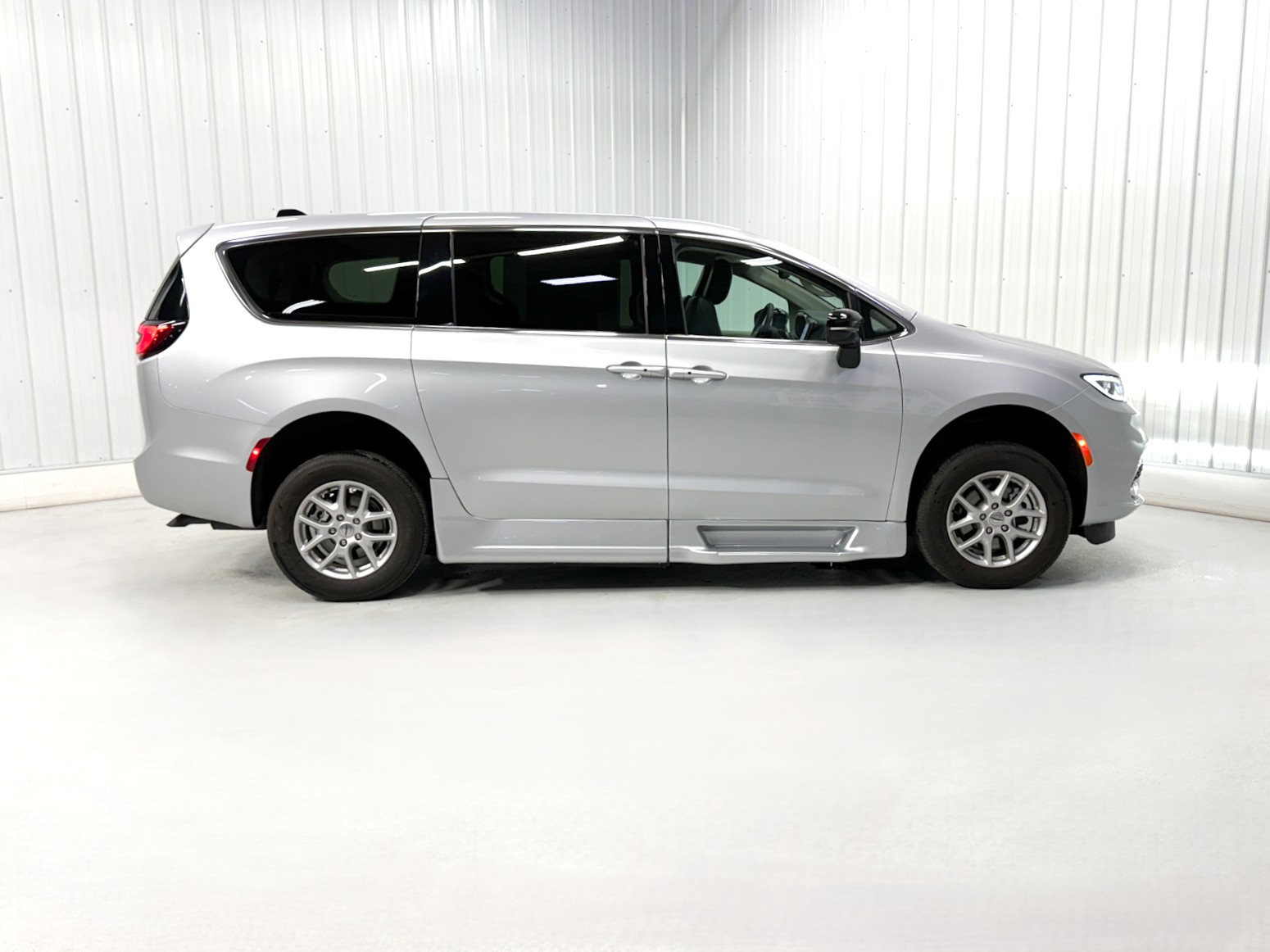 Used 2024 Chrysler Pacifica Touring L with VIN 2C4RC1BG7RR148258 for sale in Savage, Minnesota