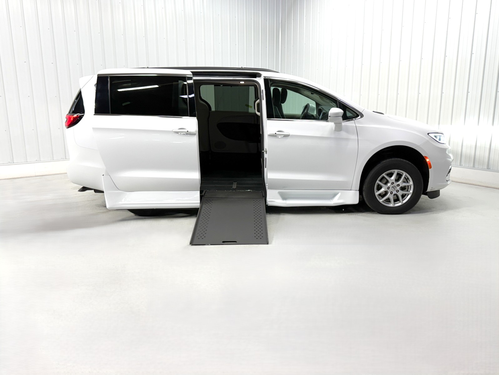 CHRYSLER PACIFICA TOURING L