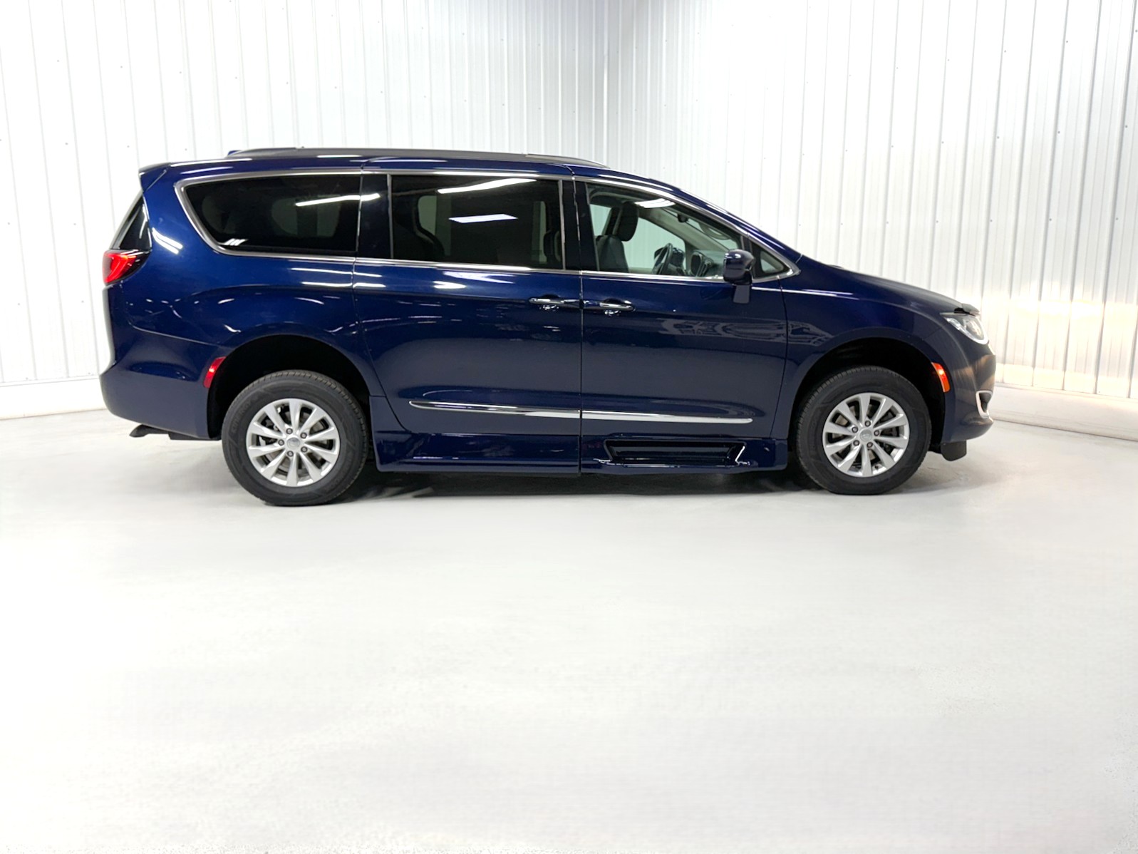 Used 2017 Chrysler Pacifica Touring-L with VIN 2C4RC1BG6HR785608 for sale in Savage, MN