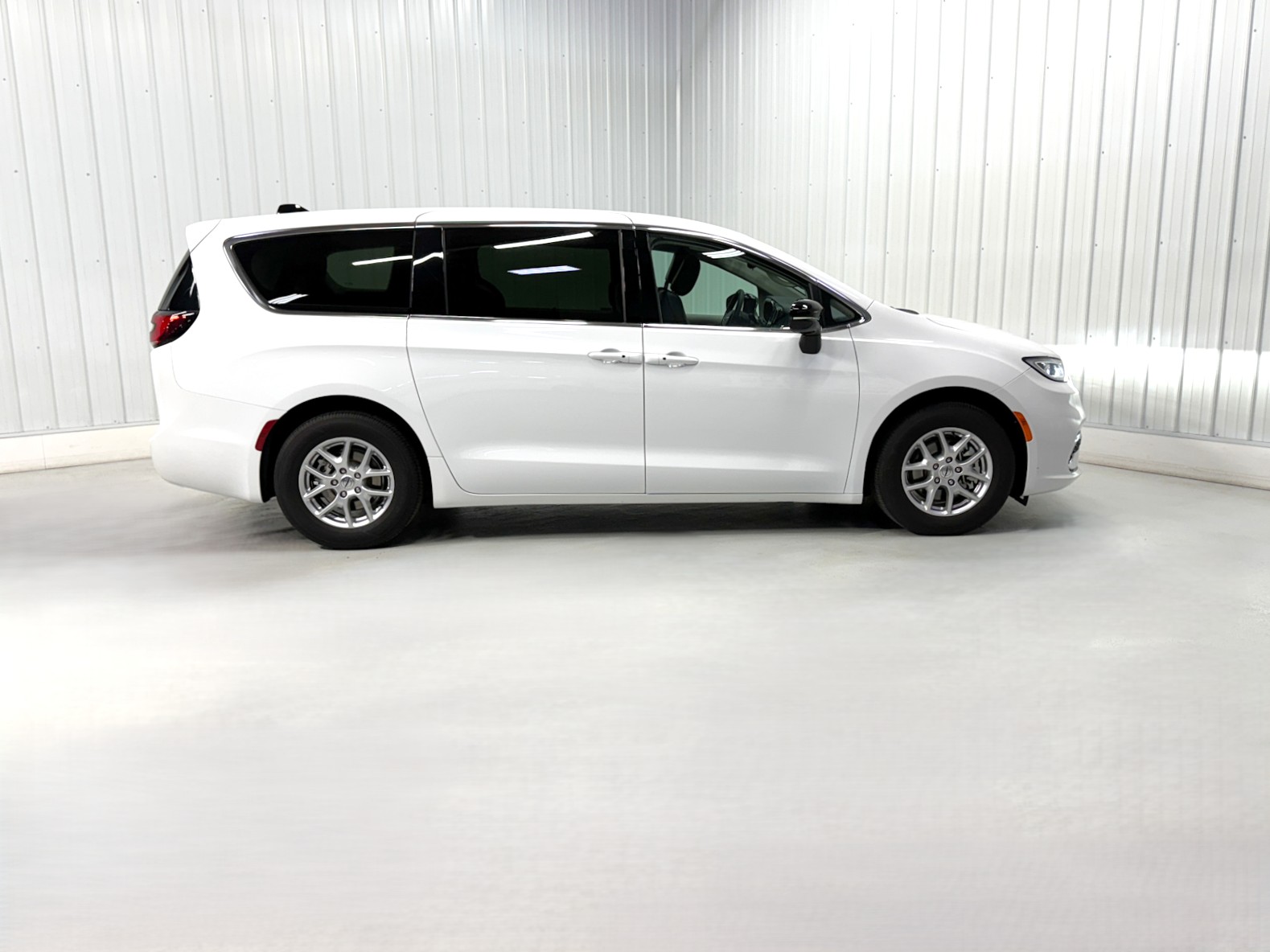 Used 2024 Chrysler Pacifica Touring L with VIN 2C4RC1BG6RR124310 for sale in Savage, MN