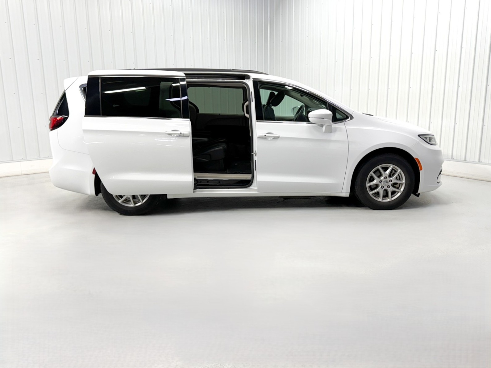 CHRYSLER PACIFICA TOURING L