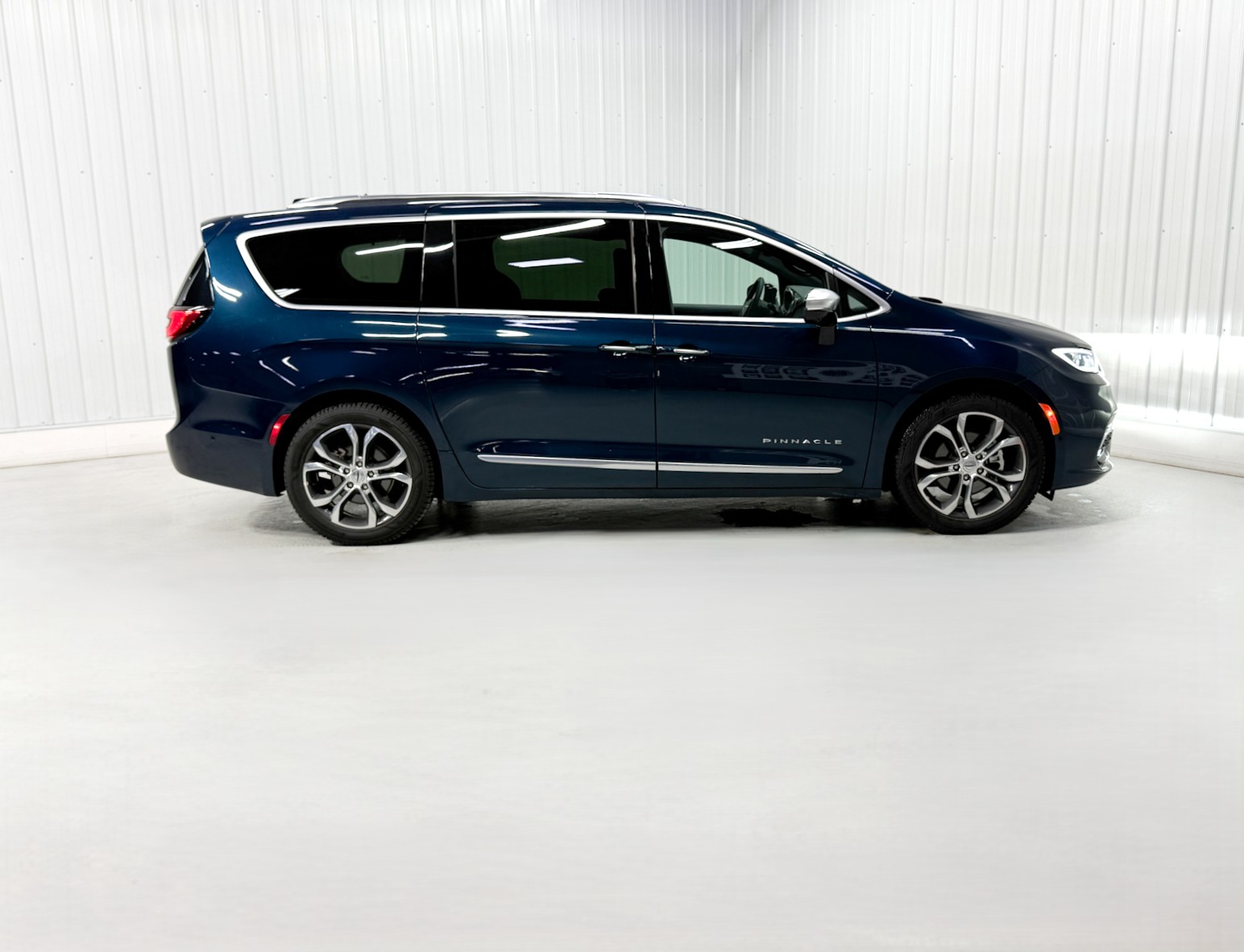 Used 2023 Chrysler Pacifica Pinnacle with VIN 2C4RC1PGXPR548482 for sale in Savage, Minnesota