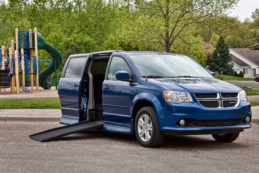 wheelchair accessible minivans