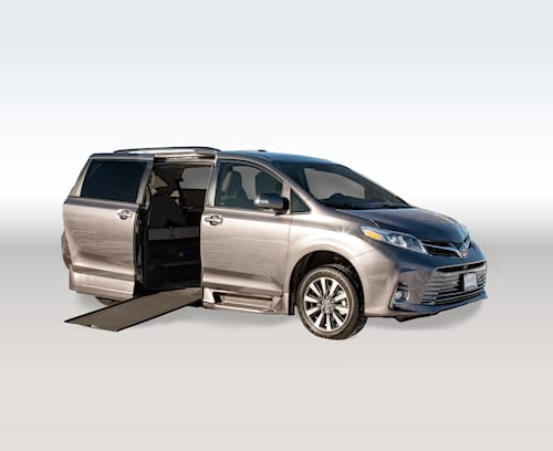 Toyota Sienna<br></noscript>Wheelchair Van