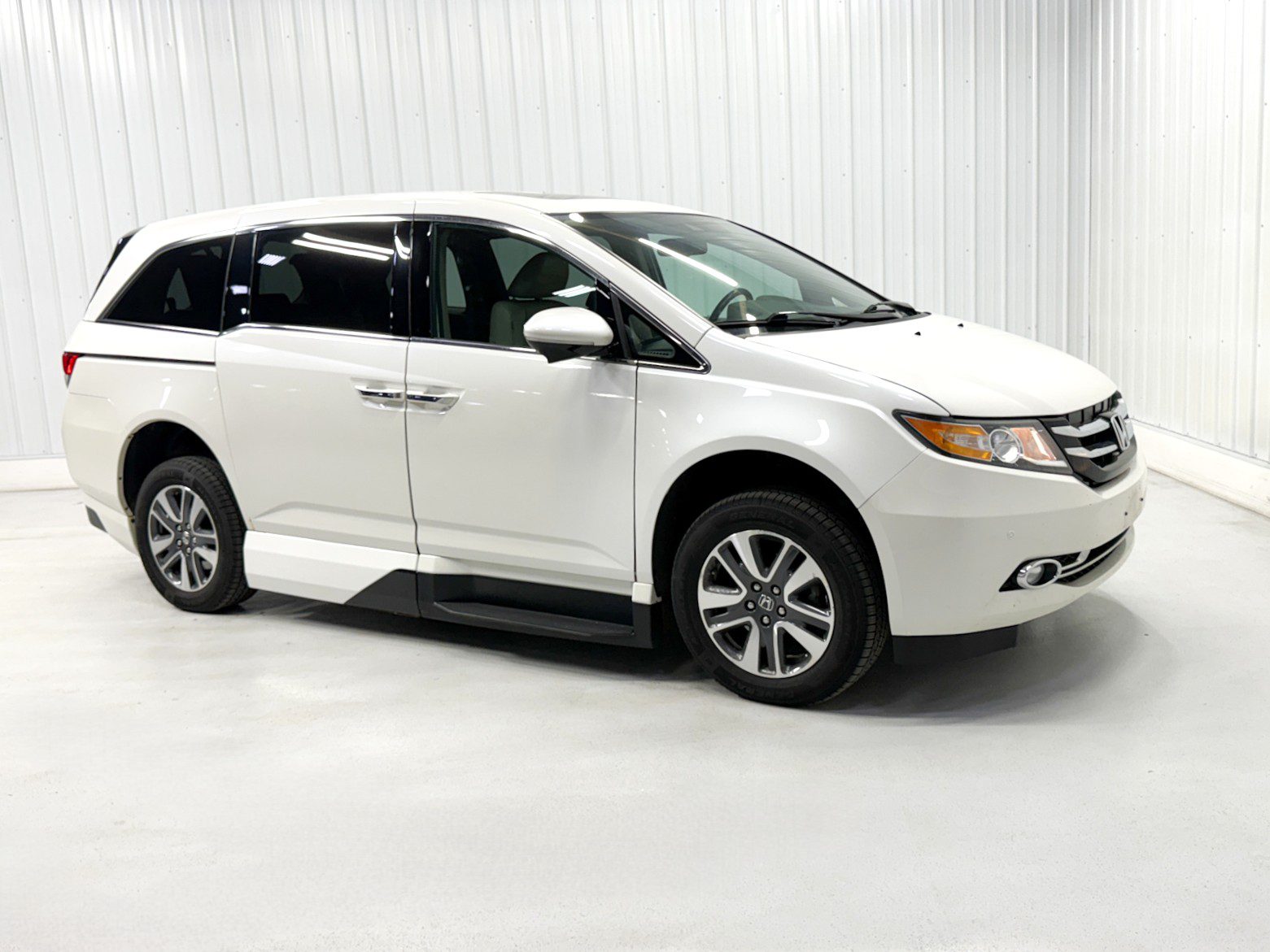 Used 2016 Honda Odyssey Touring with VIN 5FNRL5H98GB009376 for sale in Savage, Minnesota