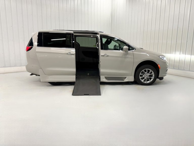 CHRYSLER PACIFICA TOURING L
