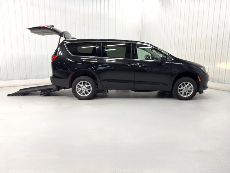 CHRYSLER VOYAGER LX REAR EN