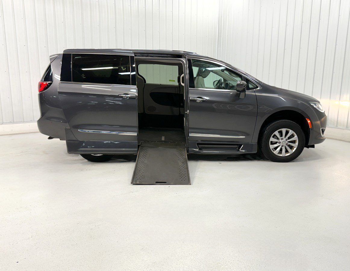 CHRYSLER PACIFICA TOURING-L