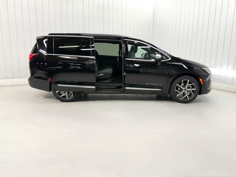 CHRYSLER PACIFICA PINNACLE