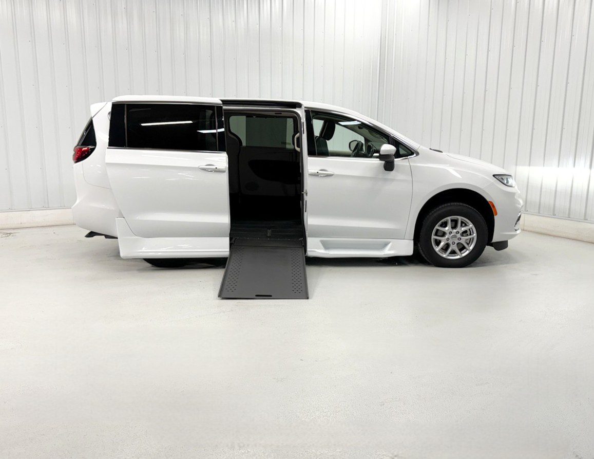 CHRYSLER PACIFICA TOURING L