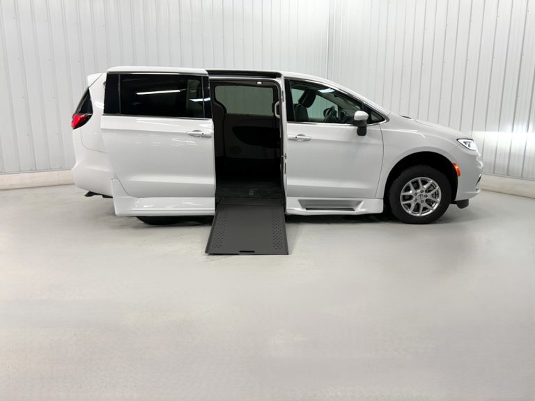 CHRYSLER PACIFICA TOURING L