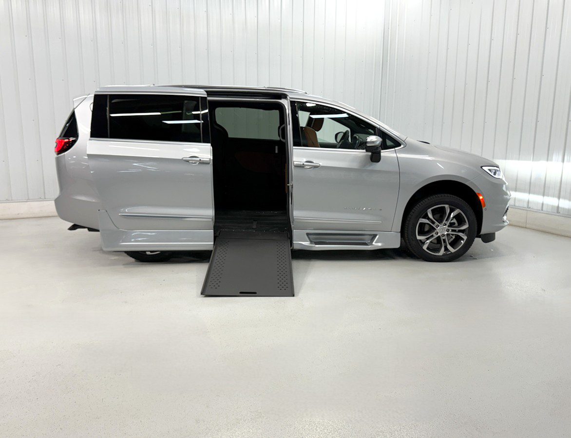 2026 Chrysler Pacifica Pinnacle