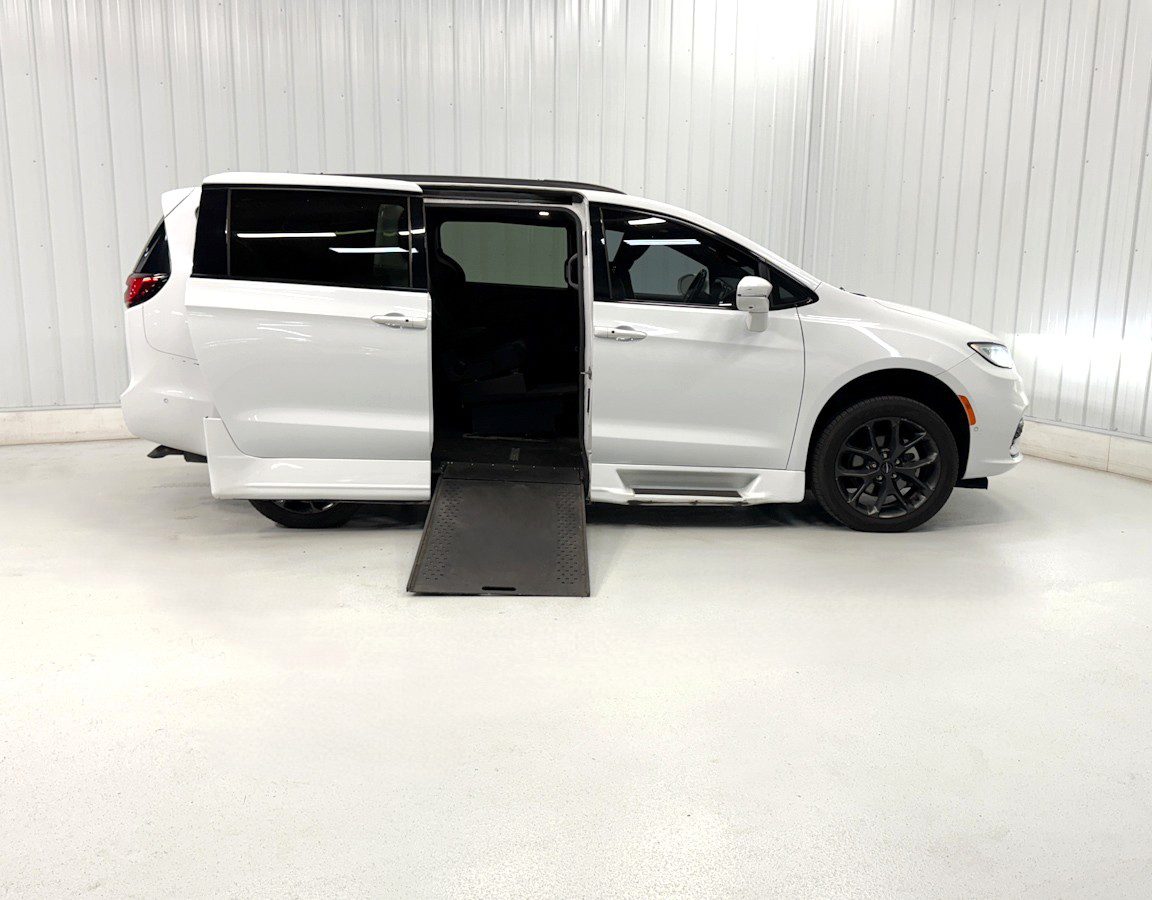 CHRYSLER PACIFICA TOURING L