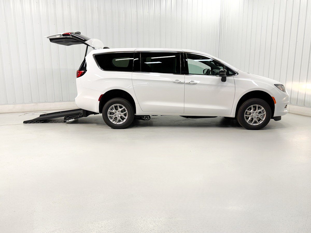 2027 Chrysler Voyager LX