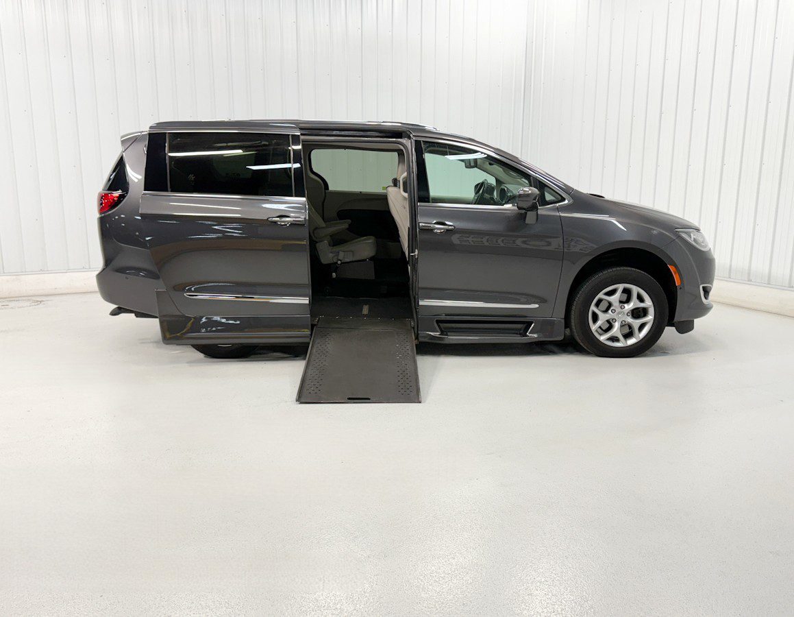 CHRYSLER PACIFICA TOURING L+