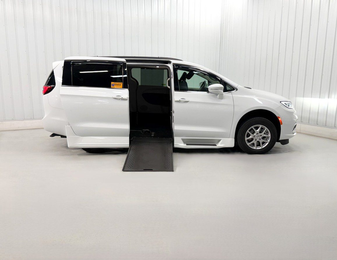 CHRYSLER PACIFICA TOURING L
