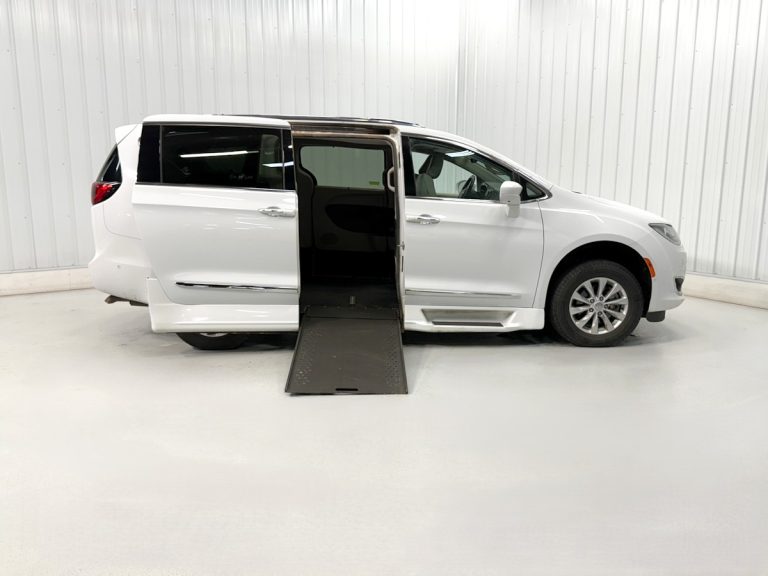 CHRYSLER PACIFICA TOURING-L