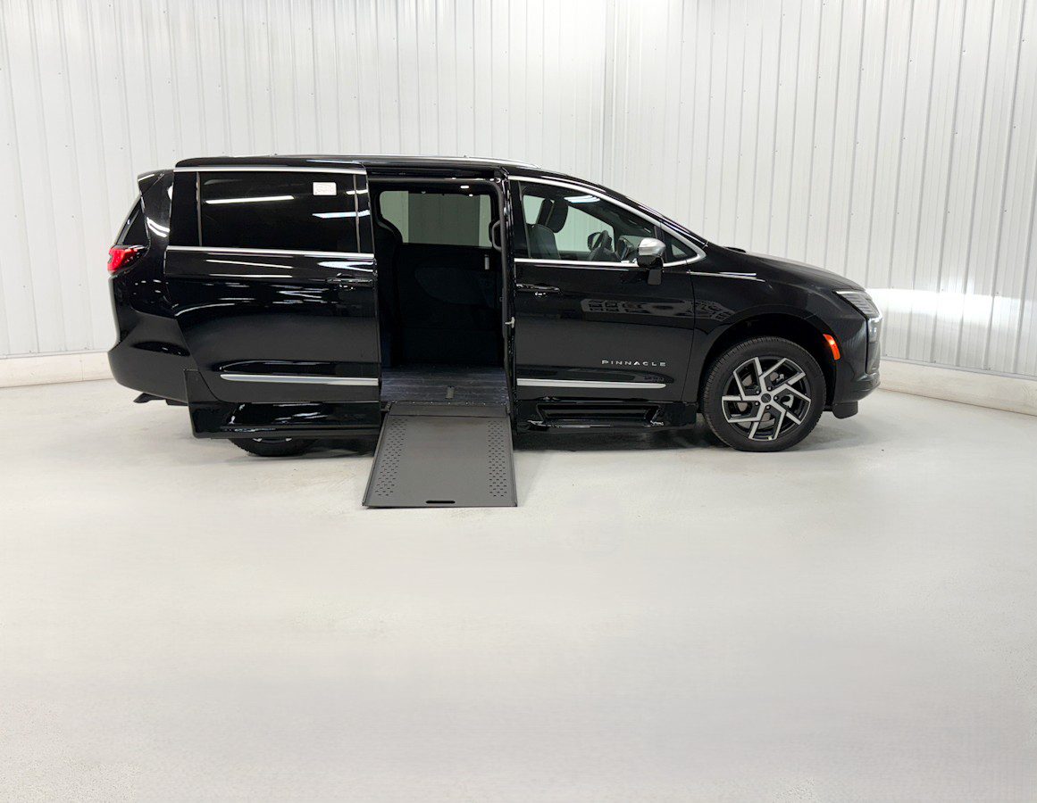 CHRYSLER PACIFICA PINNACLE